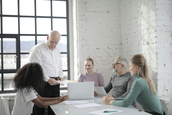 Optimisez vos campagnes: Comment évaluer efficacement le ROI du marketing mobile